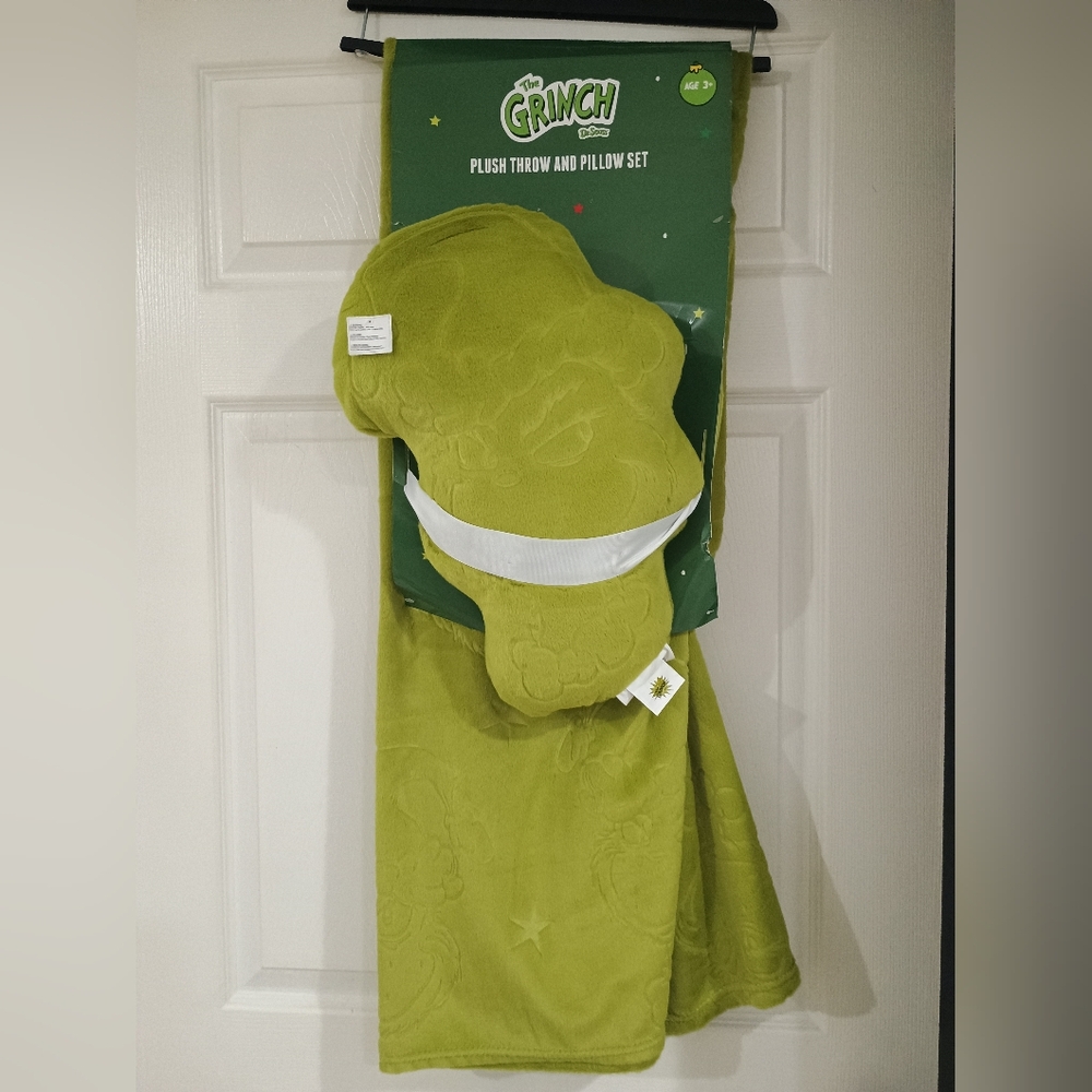 Grinch Embossed Plush Throw & Pillow Set Green Christmas 50x70 NEW